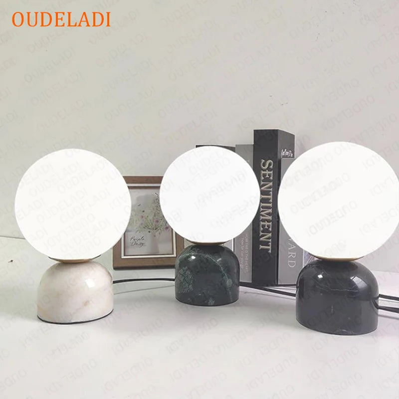 lampe de bureau led moderne en marbre avec boule de verre