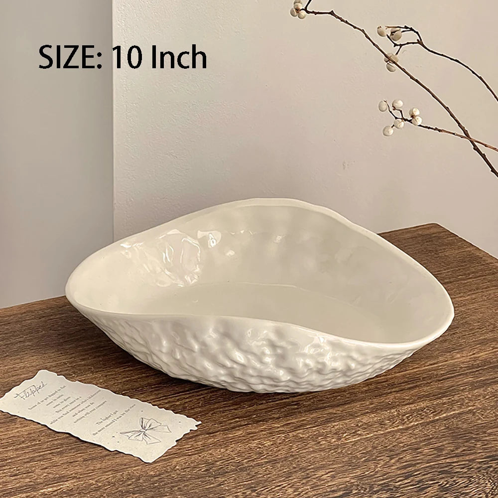 Assiette céramique texturée forme ondulée irrégulière design