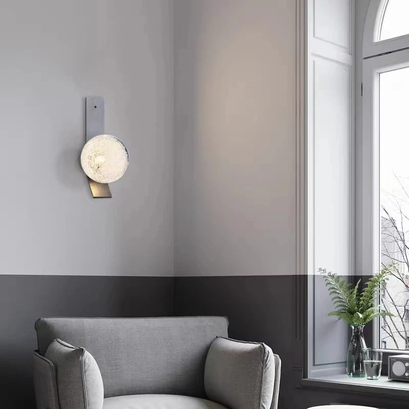 applique murale minimaliste métal éclairage intérieur boule de verre