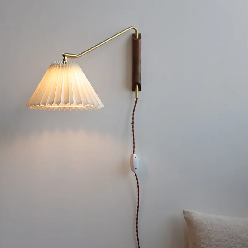 applique murale en cuivre avec interrupteur et lampe LED rotative - vue 3 sur 7