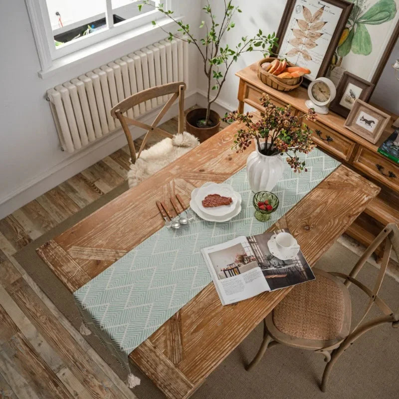 Chemin de table géométrique bohème beige à pompons - vue 3 sur 6