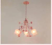 lustre rose pour une ambiance enfantine lumineuse et douce