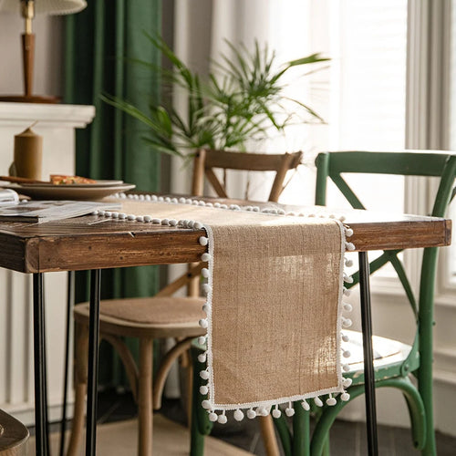Chemin de table style champetre beige pompons decoratif