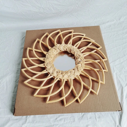 miroir rond en rotin décoration artistique pour intérieur - vue 4 sur 7
