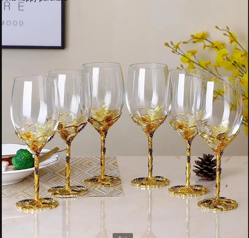 Ensemble verres vin cristal émaillé motifs décoratifs élégant