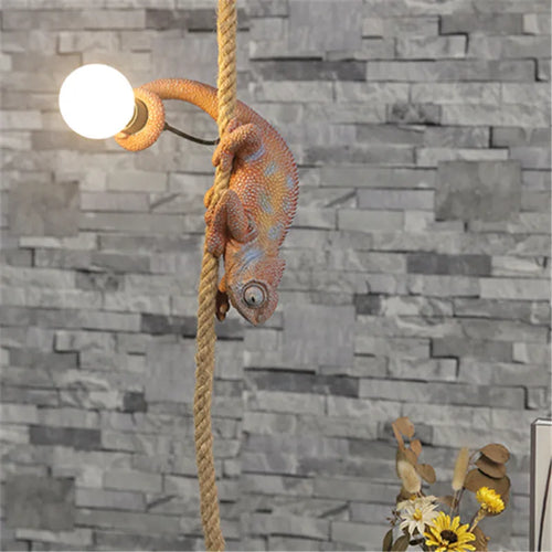 lustre animalier en résine suspension rétro pour café - vue 4 sur 10
