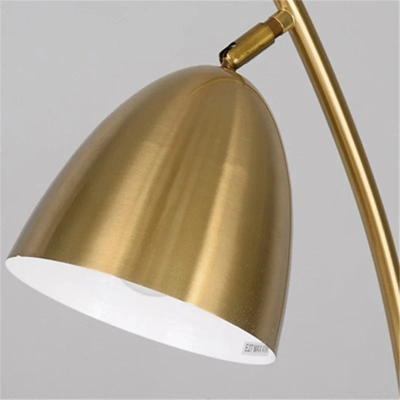 Nordique Designr étagère dorée lampadaires pour Table à thé salon canapé support lampe fer Art marbre chambre chevet lumière verticale