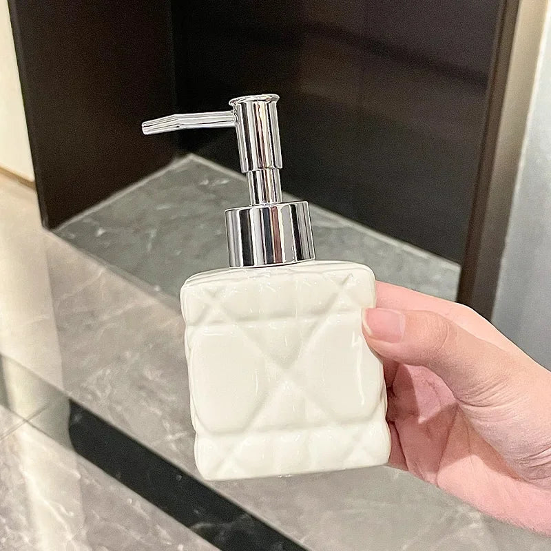 bouteille en céramique pour gel et désinfectant à main - vue 4 sur 8