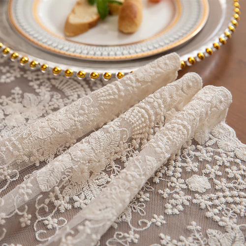 Chemin de table dentelle florale beige style bohème - vue 7 sur 7