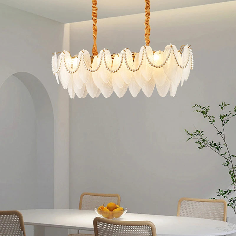 lustre rétro en plumes pour une ambiance romantique et luxueuse - vue 6 sur 11