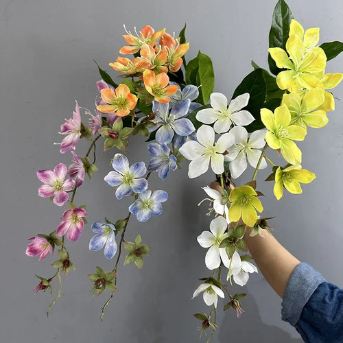 branche de jasmin artificielle en soie pour décoration festive - vue 3 sur 12