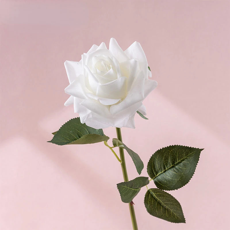roses artificielles réalistes pour décoration de fête