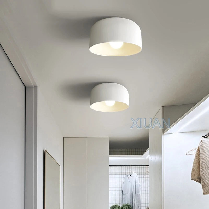 Lampes de plafond noires blanches modernes LED E27 plafonnier d'entrée pour balcon allée hôtel couloir éclairage lampes en fer en métal 220 V