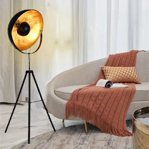 lampadaire industriel réglable avec trépied flexible pour intérieur moderne