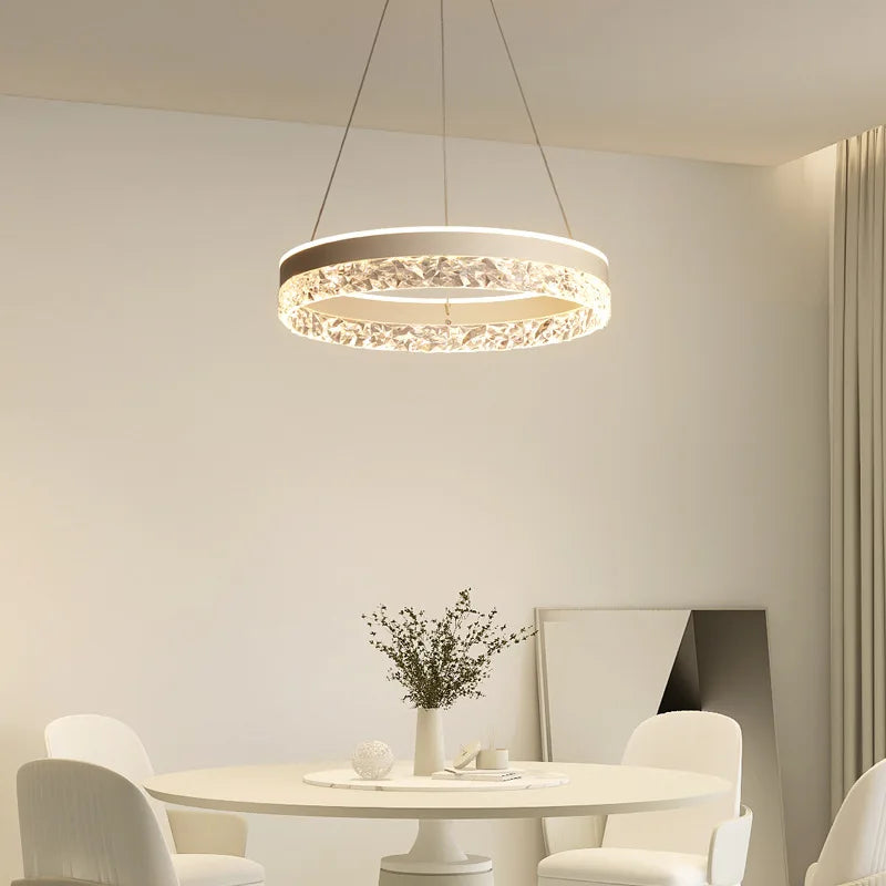 plafonnier led suspendu design minimaliste avec anneaux en cristal - vue 3 sur 9