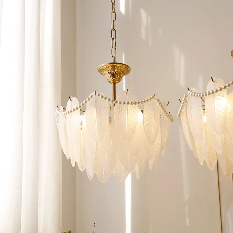 plafonnier de luxe en verre et plumes pour un éclairage décoratif intérieur