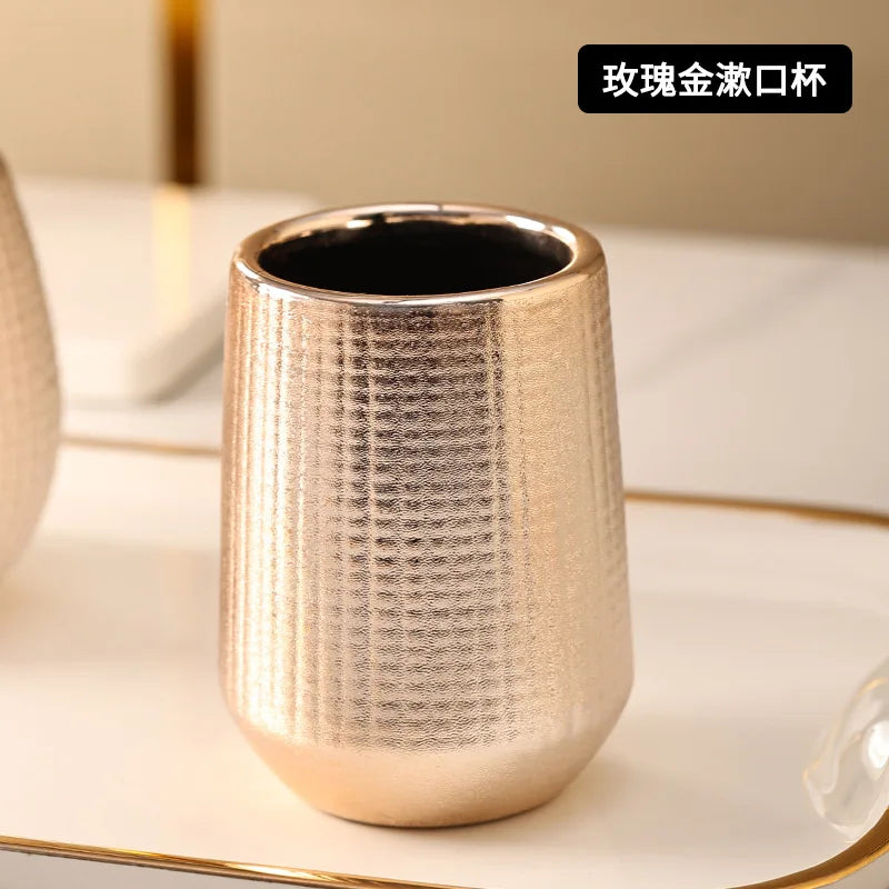 ensemble d'accessoires en céramique pour salle de bain hôtels - vue 9 sur 11