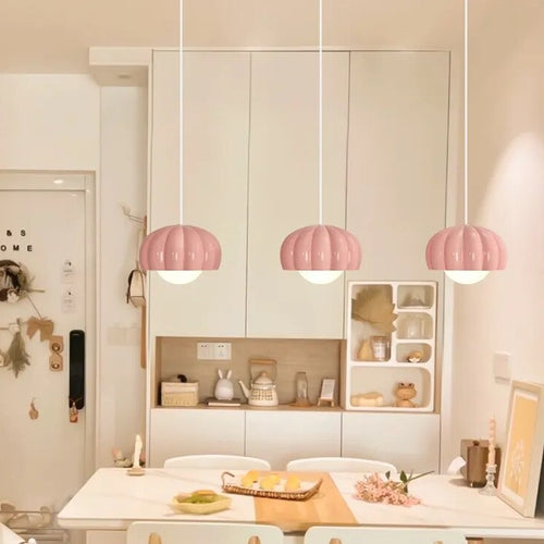 Suspension design fleur colorée