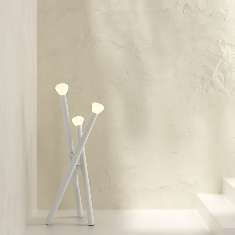 Lampadaire design batons croisés