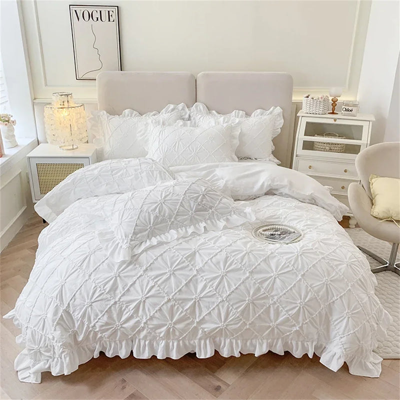 parure de lit plissée avec motif fleurs torsadées