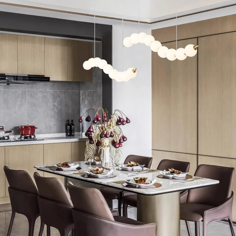 lustre suspension en acrylique blanc avec perles - vue 5 sur 16