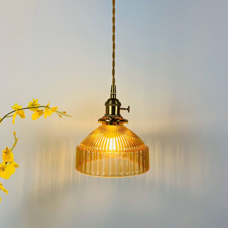 pendant light with lampshade in retro Casbelle glass