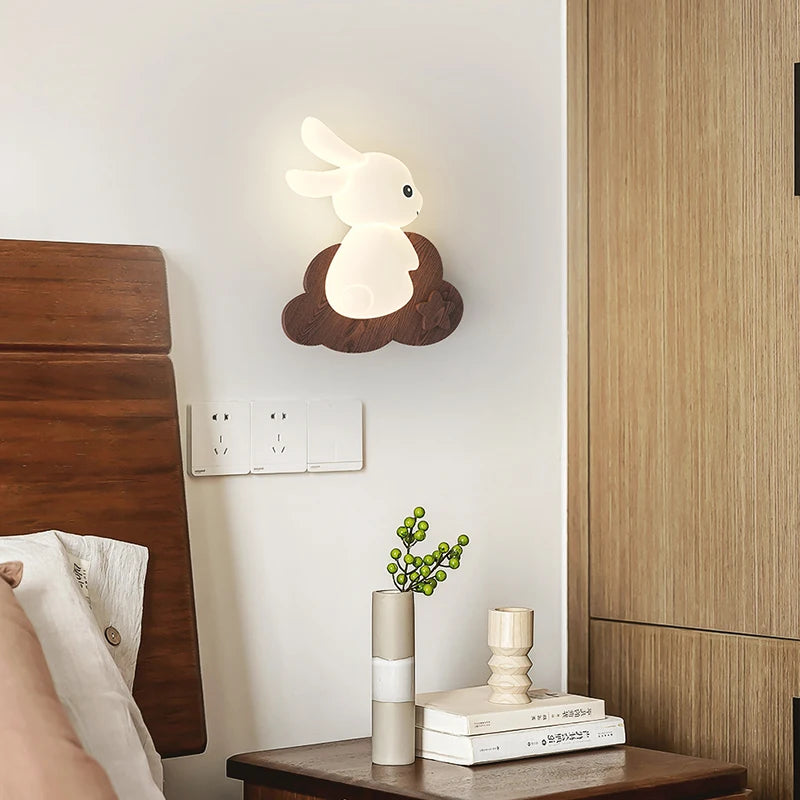 lampe de chevet wabi-sabi japonaise avec base en bois et lapin dessiné pour enfants - vue 6 sur 12
