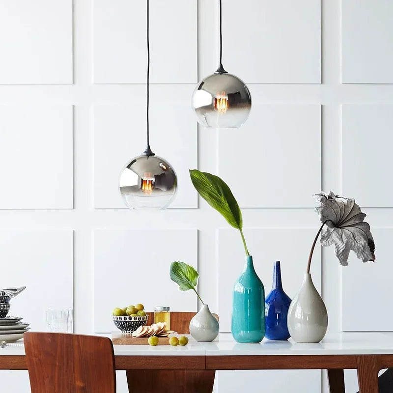 Suspension boule moderne en verre avec lampes à led