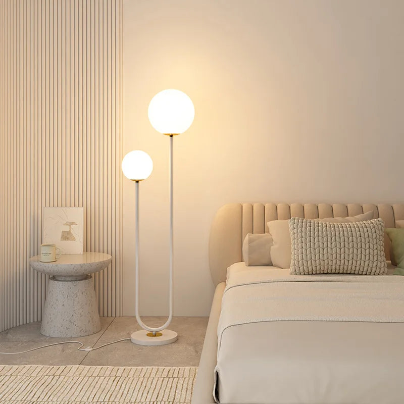 lampadaire en métal avec 3 gradations verre simple
