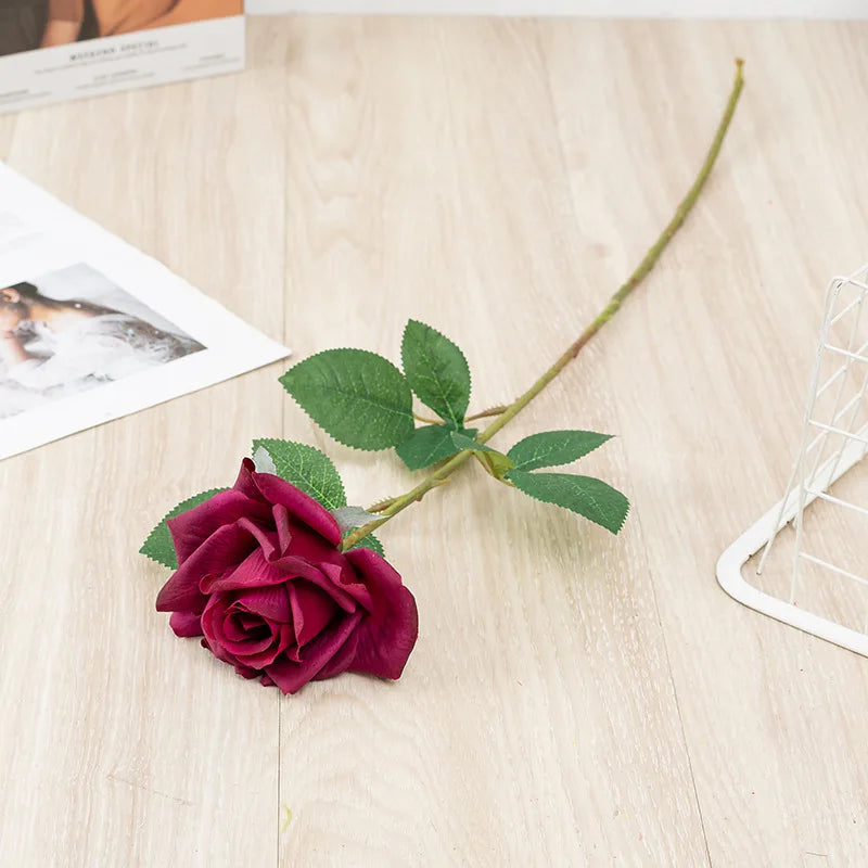branche de rose artificielle réaliste pour décoration et photographie
