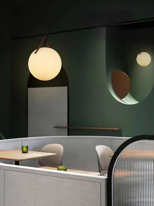 suspension boule de verre en cuir de luxe moderne - vue 3 sur 7