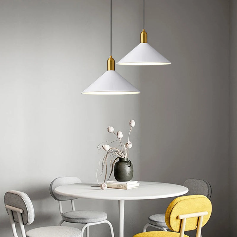Italux Sardo - Luminaire suspendu moderne noir à 3 lumières avec abat Italux Sardo - Luminaire suspendu moderne noir à 3 lumières avec abat