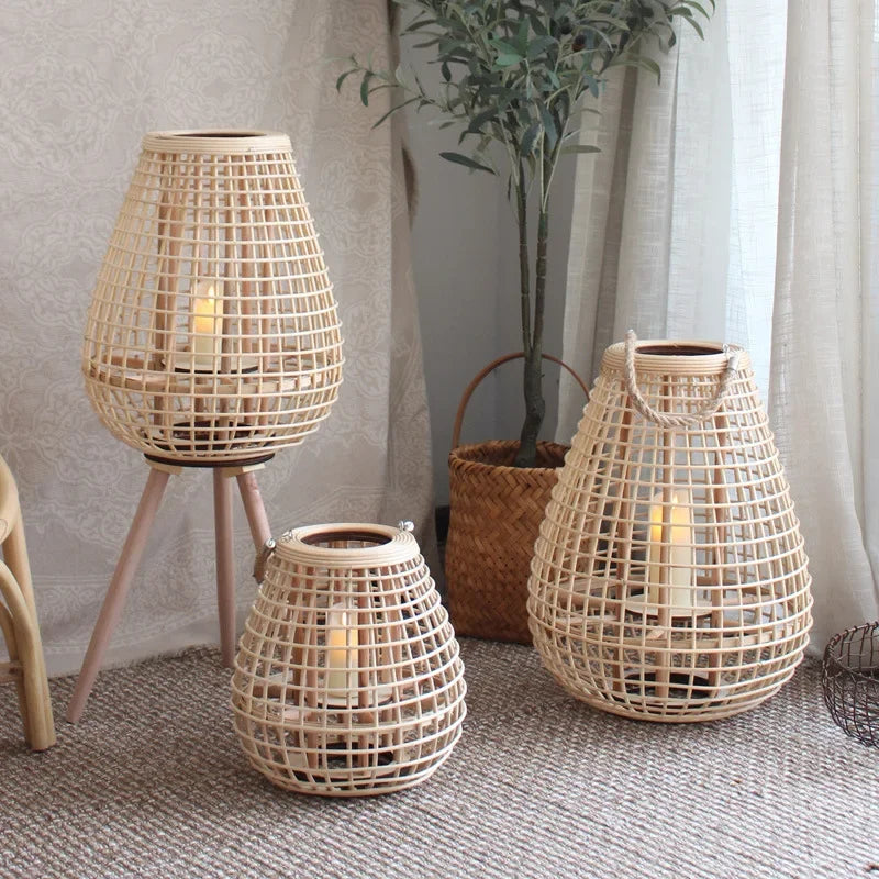 lampadaire en rotin avec chandelier et bougie électronique décorative
