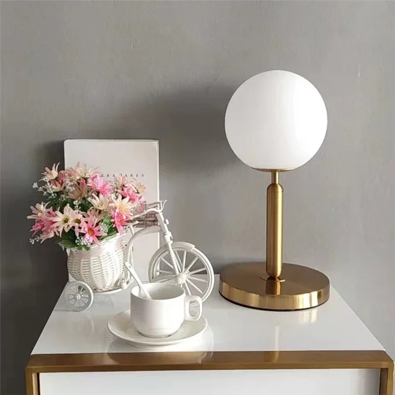 lampe de table moderne créative en verre led nordique - vue 3 sur 7