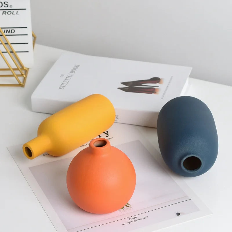 petit vase en céramique décoratif moderne pour fleurs - vue 4 sur 7