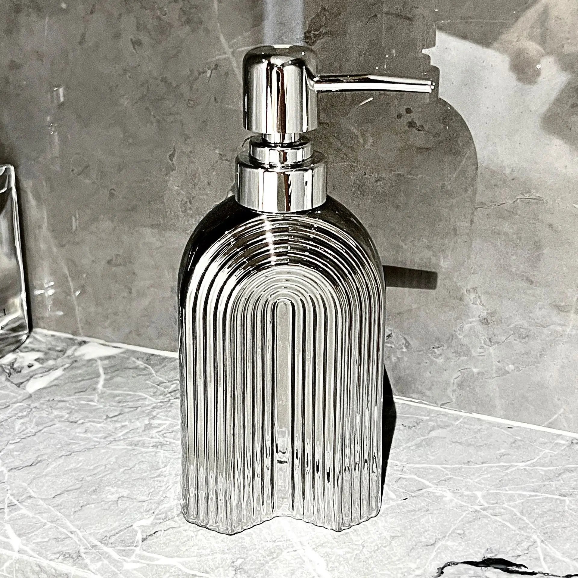 bouteille créative de désinfectant pour les mains luxe salle de bain - vue 6 sur 6