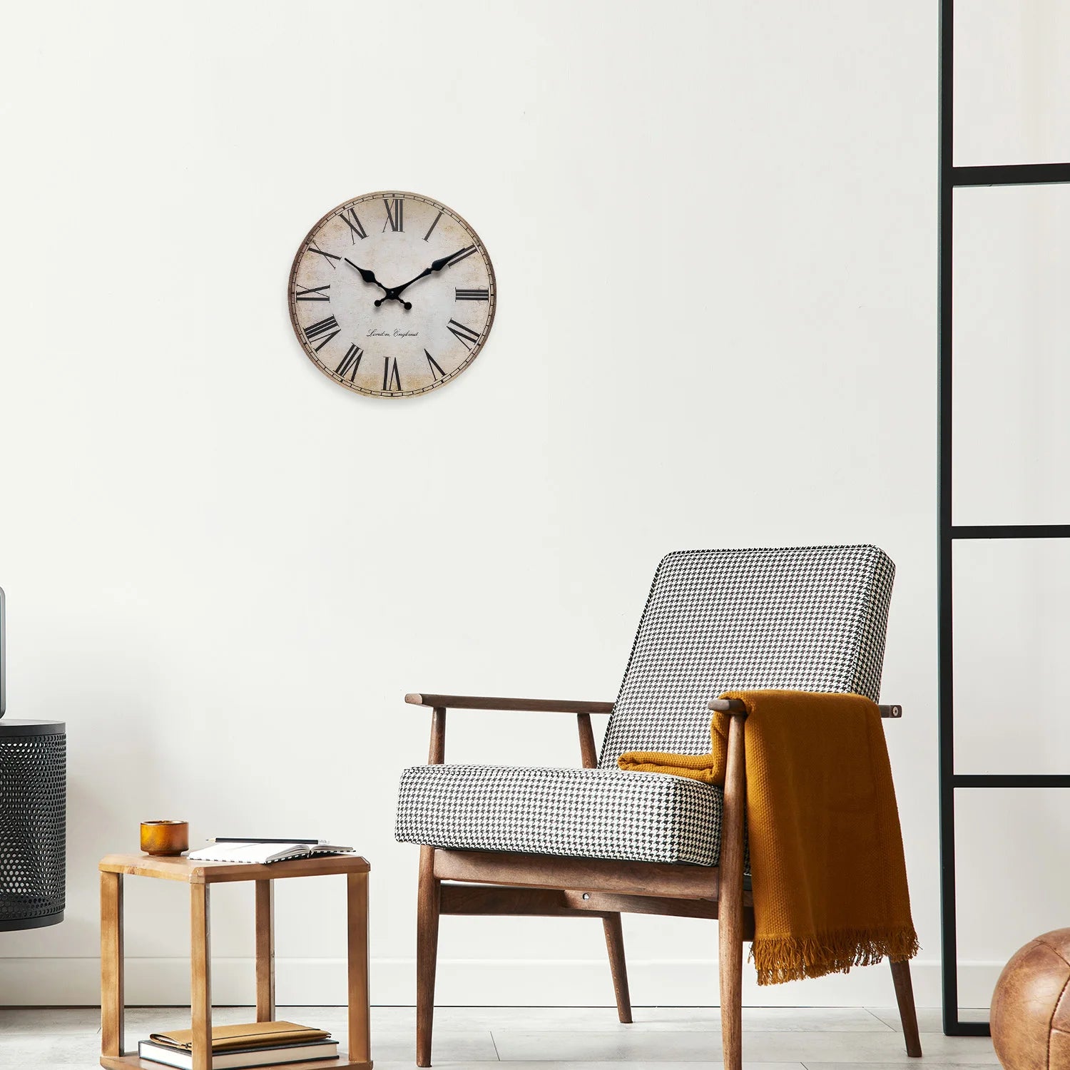 horloge murale en bois rétro à chiffres romains silencieuse et décorative - vue 7 sur 7