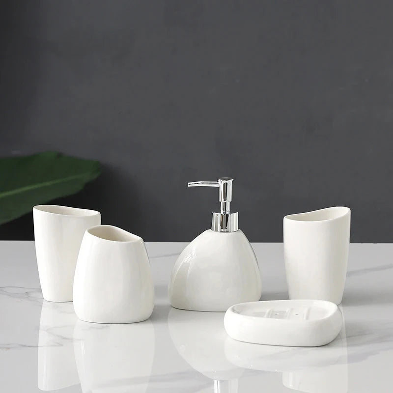 ensemble daccessoires en céramique pour salle de bain de luxe - vue 8 sur 12