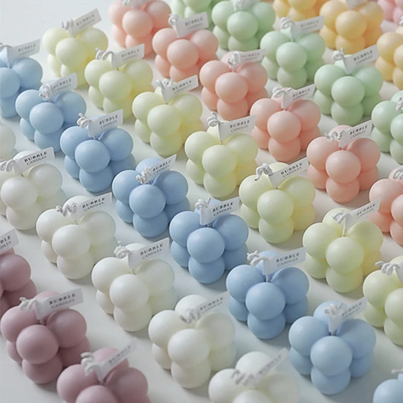 petite bougie cube parfumée en cire de soja fait main - vue 3 sur 17