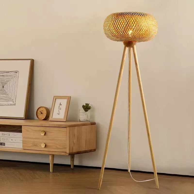 Lampadaire Vintage en bois avec trépied