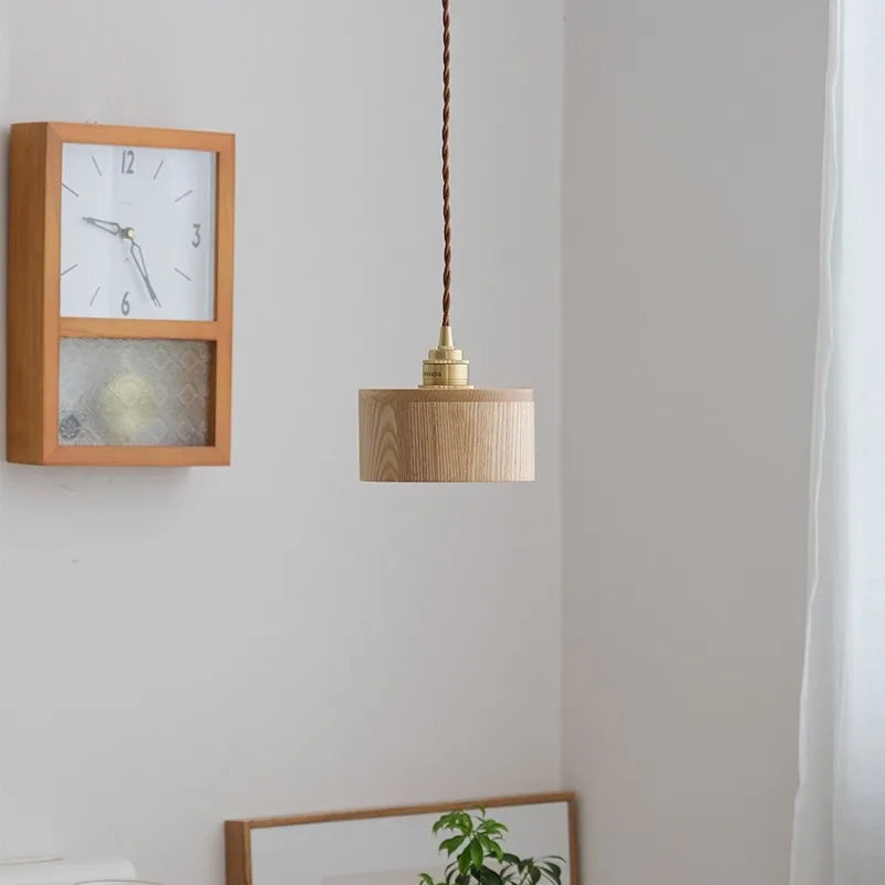 suspension en bois moderne nordique avec luminaire en laiton - vue 5 sur 10