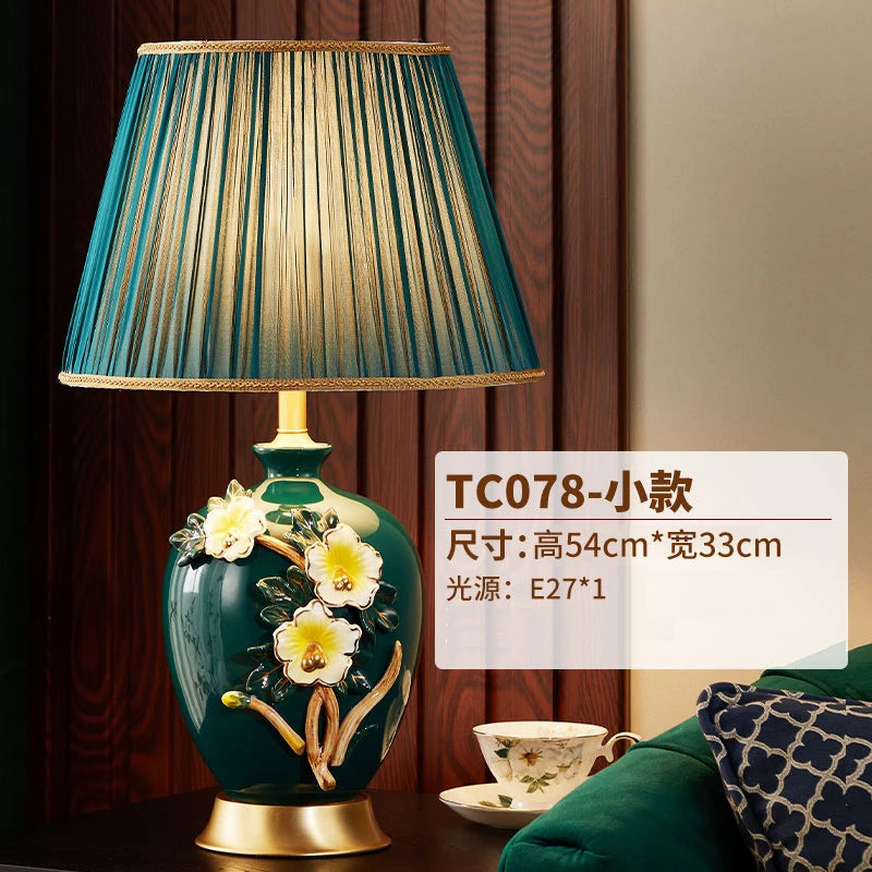 lampe à poser en céramique colorée pour décoration intérieure