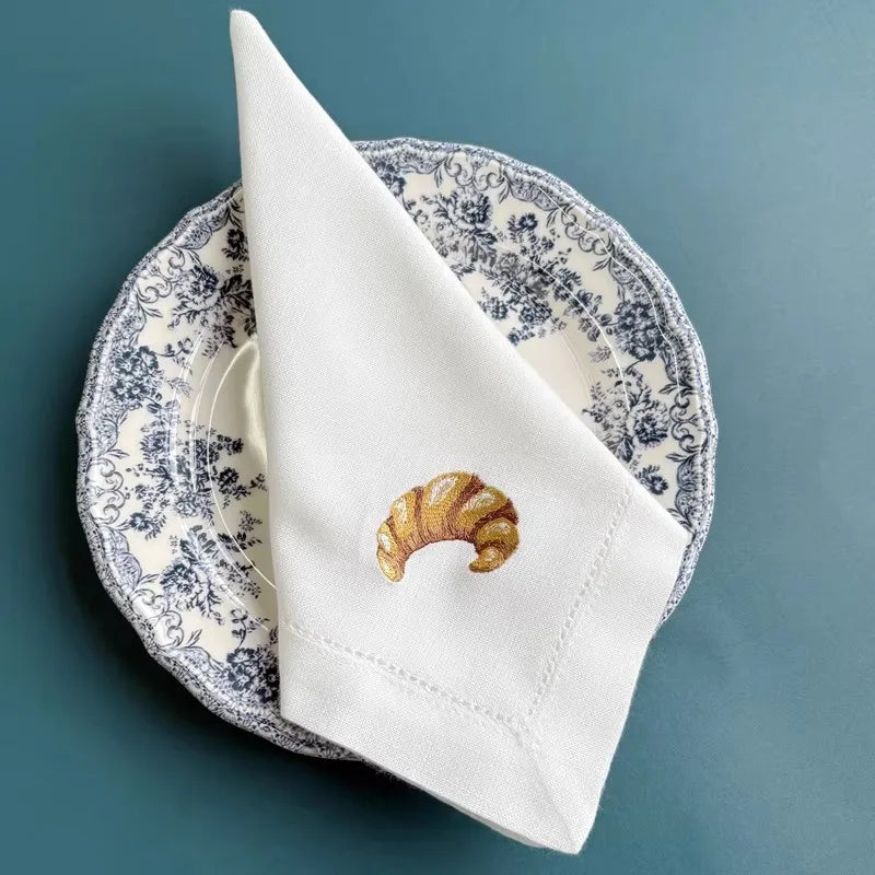Serviette de table lin brodé motif croissant personnalisable - vue 4 sur 7