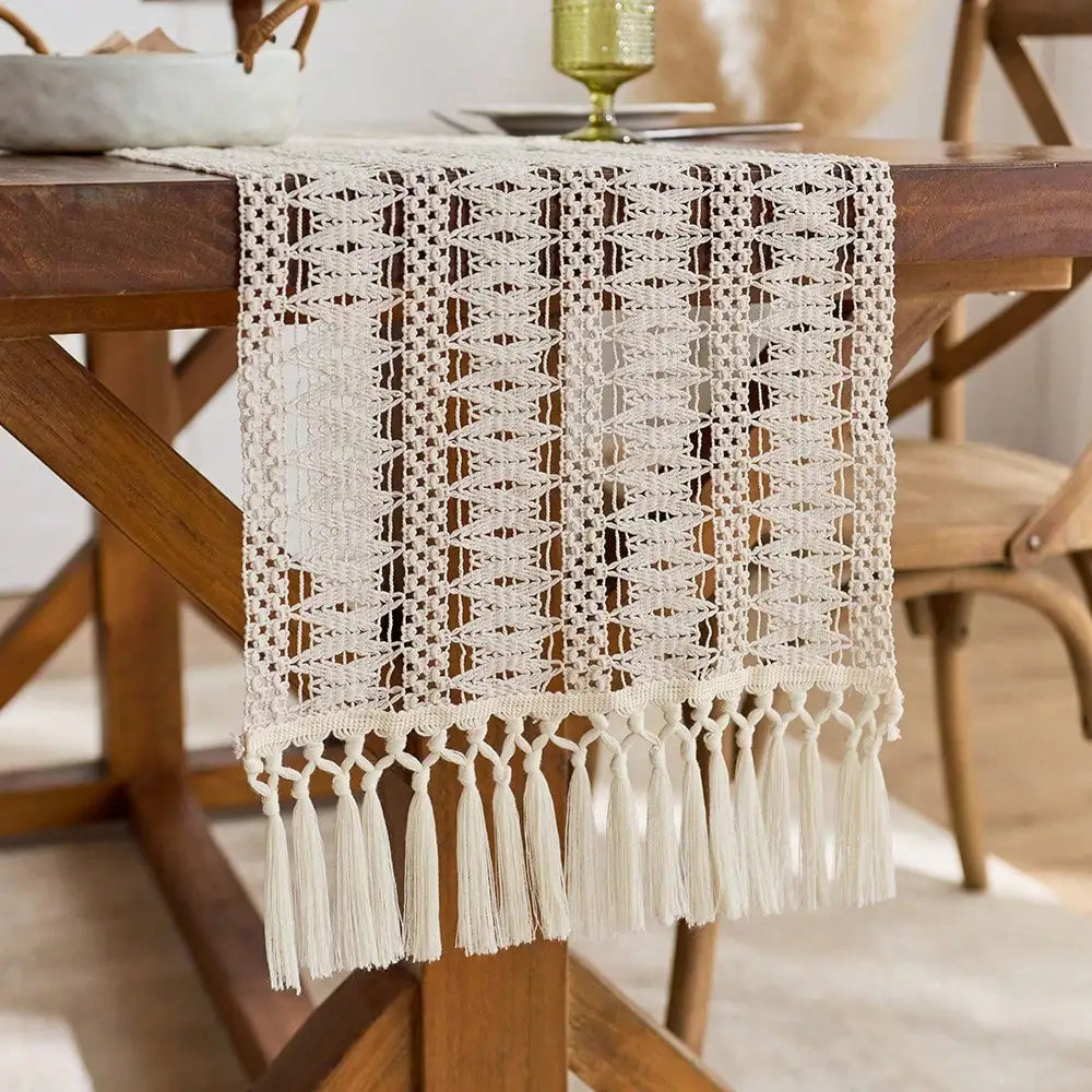 Chemin de table bohème beige à pompons géométriques - vue 4 sur 7