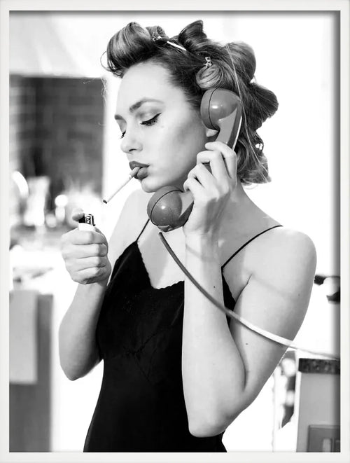 affiche artistique femmes buvant vin et mangeant spaghettis décor mural