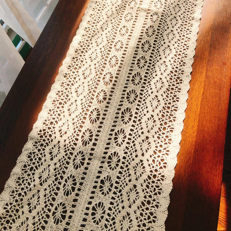 Chemin de table dentelle crochet bohème pompons écru - vue 5 sur 6