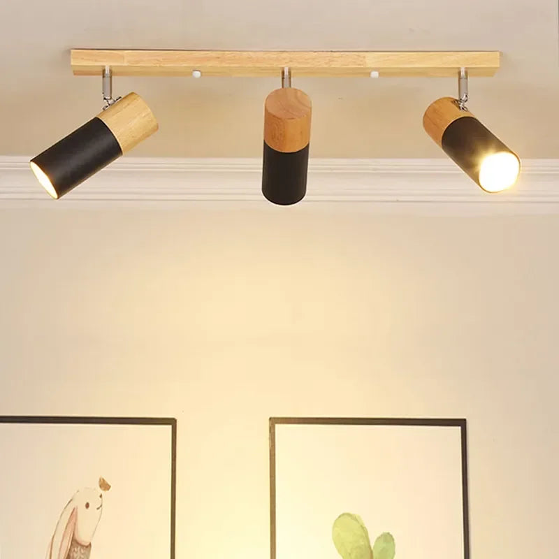 plafonnier en bois nordique avec spot rotatif et réglable