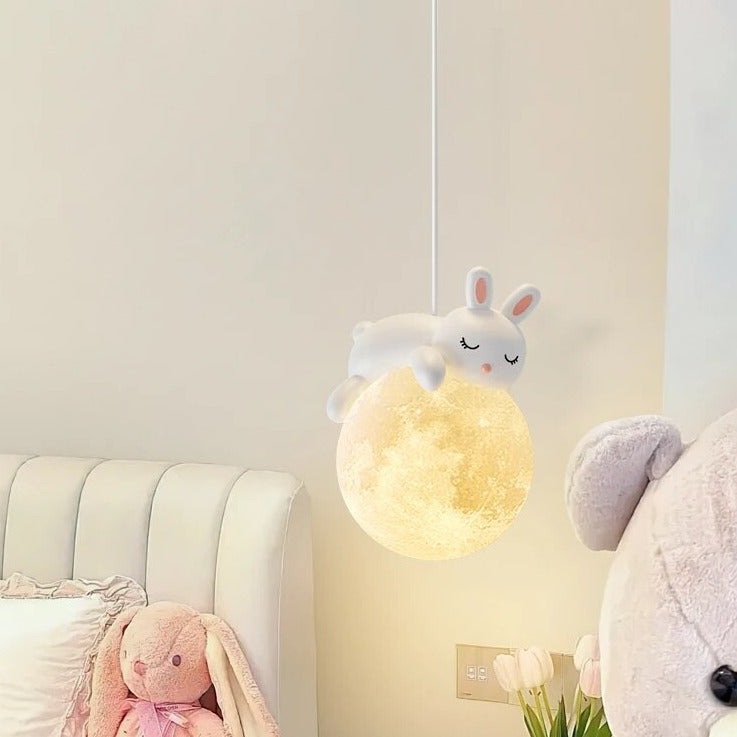 Suspension créative avec boule et lapin ou ours allongé - vue 5 sur 6