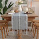 Chemin de table bohème brodé avec pompons tissés