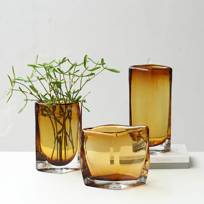 vase en verre émaillé à bouche carrée pour décor floral - vue 3 sur 9